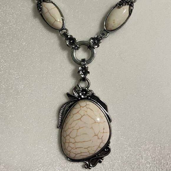 Vintage Large Cream Stone Necklace - Picture 1 of 4